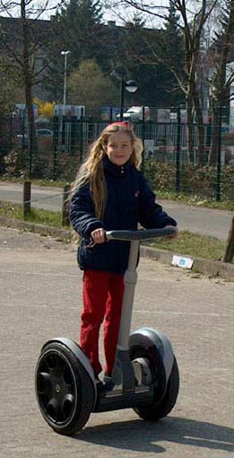 Jella Knauf reitet den Segway HT