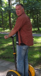 Segway auf offener Stra&szlig;e